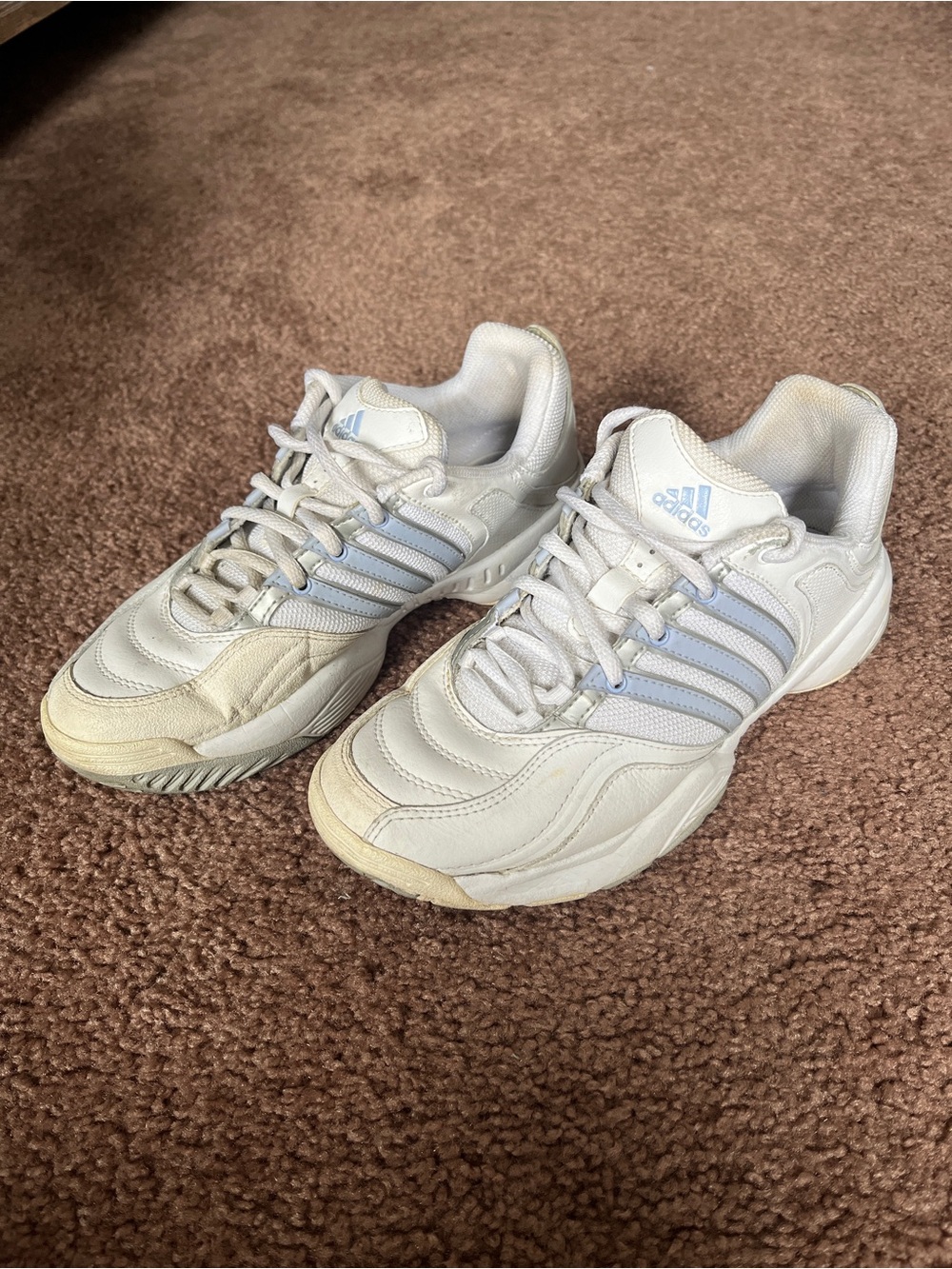 Vintage Adidas tennis shoes, women's 6.5